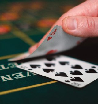 hand showing out the cards in poker